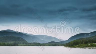挪威。 美丽的克罗德伦湖在夏天多云的日子。 挪威自然。 Krodsherad市的Kroderfjorden